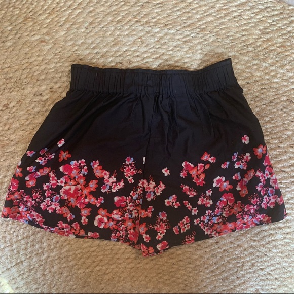 Kimchi Blue Floral Shorts - Picture 3 of 3